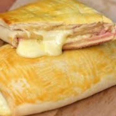 O Joelho De Queijo E Presunto Tradicional De Padaria, O Produto Mais Vendido Da Casa, Sucesso De Vendas + Guaravita Copo