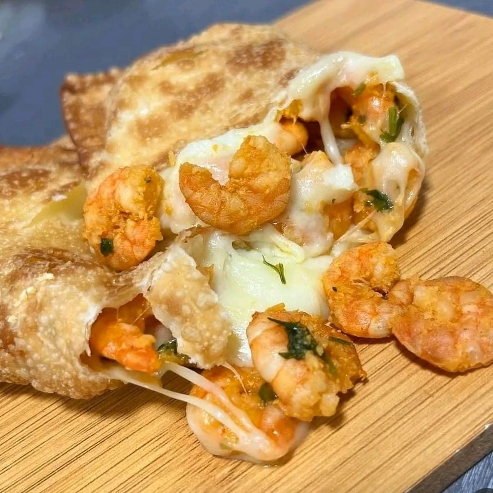 Pastel aproximadamente 30cm de Camarão ao molho