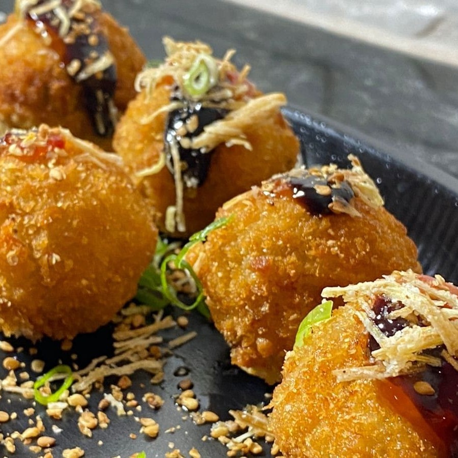 Bolinhas de peixe crocante na farinha panko