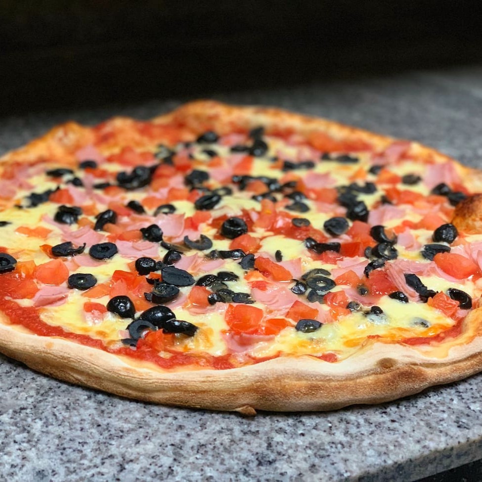 Calabresa ,azeitina preta e cebola