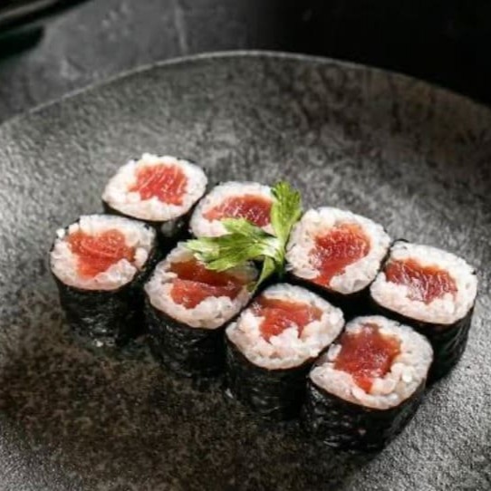 Atum, arroz, gergelim - Tekkamaki - 10 unidades    ----------tags------------- Sushi/japa/culinária japonesa/sushi em casa / promoções/makimonos/Philadelphia/filadélfia/hot filadélfia/ hot Philadelphia/sunomono/entre grátis/combinados/Carpaccio/cevite/sashimi de salmão/sushi por 1 real / promoção de hot/temaki/yakissoba