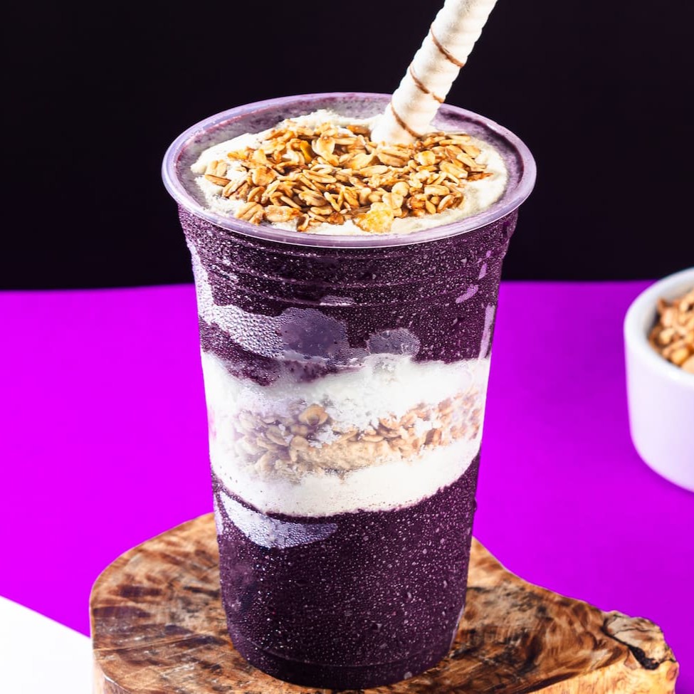 Açaí Batido, receita unica (batemos somente o açaí com guarana), permita ser surpreendido com o sabor. Adicionais gratis como você nunca viu em um açaí.