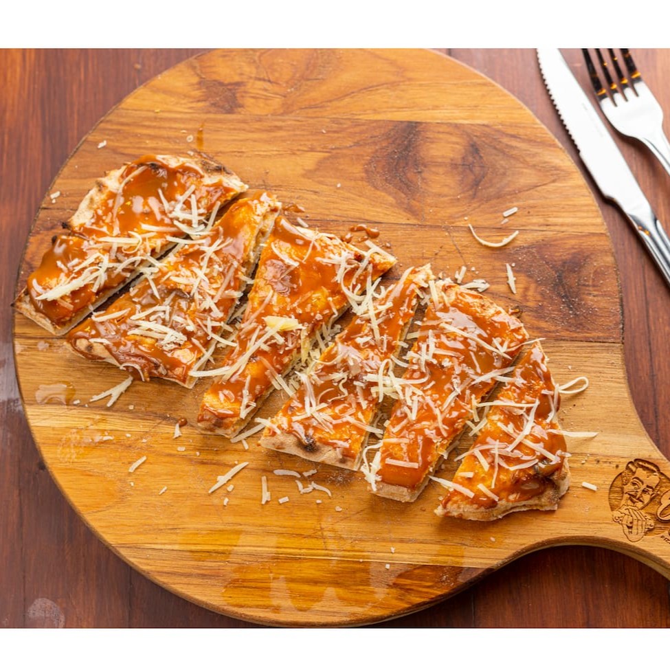 Massa da casa e doce de leite argentino. Finalizado com parmesão.