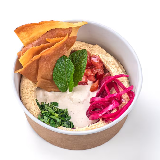 Experimente a nossa porção de Homus acompanhada por torradas de pão árabe crocantes e fresquinhas. 

O homus é uma pasta típica da culinária árabe feita à base de Grão de Bico, Tahini, resultando em uma textura cremosa e um sabor marcante. 

Ideal para ser compartilhada como entrada ou para acompanhar outros pratos do nosso menu. 

Peça agora e se surpreenda com essa combinação de sabores e texturas!