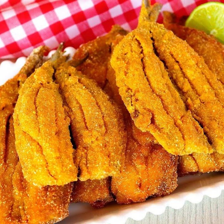 8 sardinhas fritas. Acompanha limao