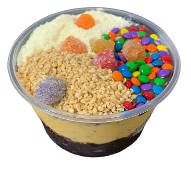 Neste valor está incluído: 2 caldas, 4 acompanhamentos. Os acompanhamentos e caldas são enviados na mesma tigela de açaí. Temos opções de ingredientes extra que vão separados. Enviamos na tigela (não é térmica).