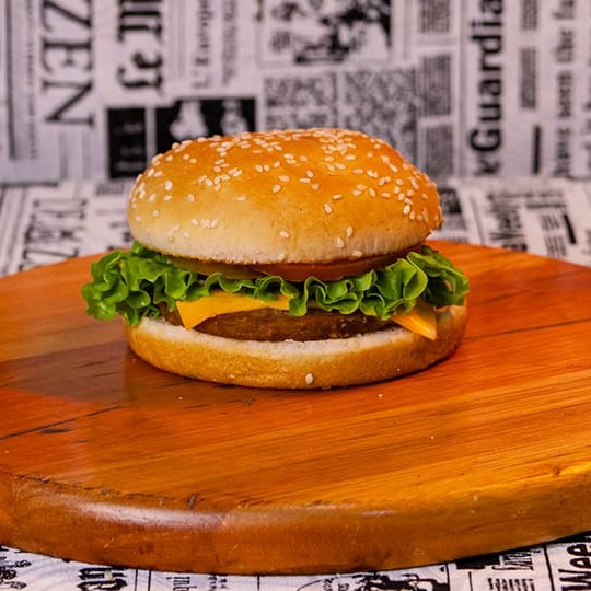 Pão, carne, cheddar e salada