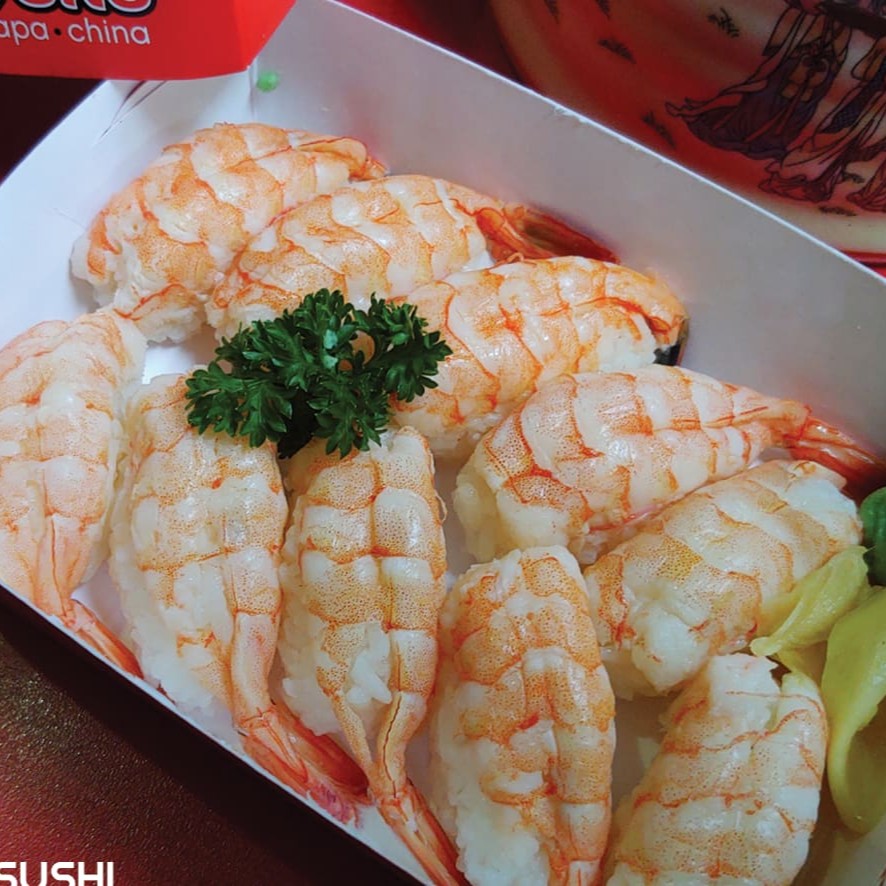 Camarão sobre o arroz