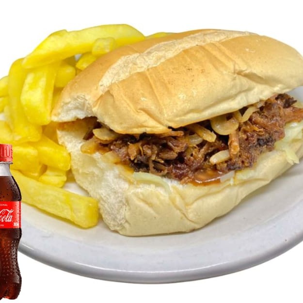 Combo Costela Artesanal Delicioso sanduíche artesanal com costela bovina desfiada, suculenta e bem temperada, acompanhada de molho barbecue especial, queijo muçarela derretido e cebola caramelizada no shoyu. Servido com batata frita crocante e uma Coca-Cola gelada (200ml). Uma explosão de sabor em cada mordida!