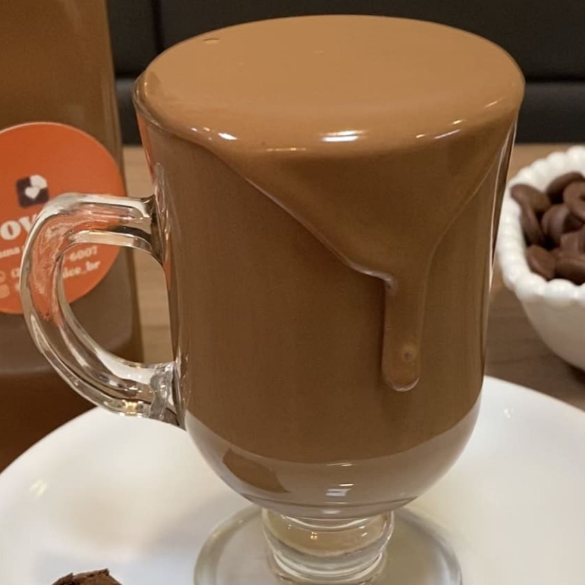 Chocolate Quente Especial feito para aquecer nos dias de friozinho e também se preferir você pode tomar geladinho. 300ml.