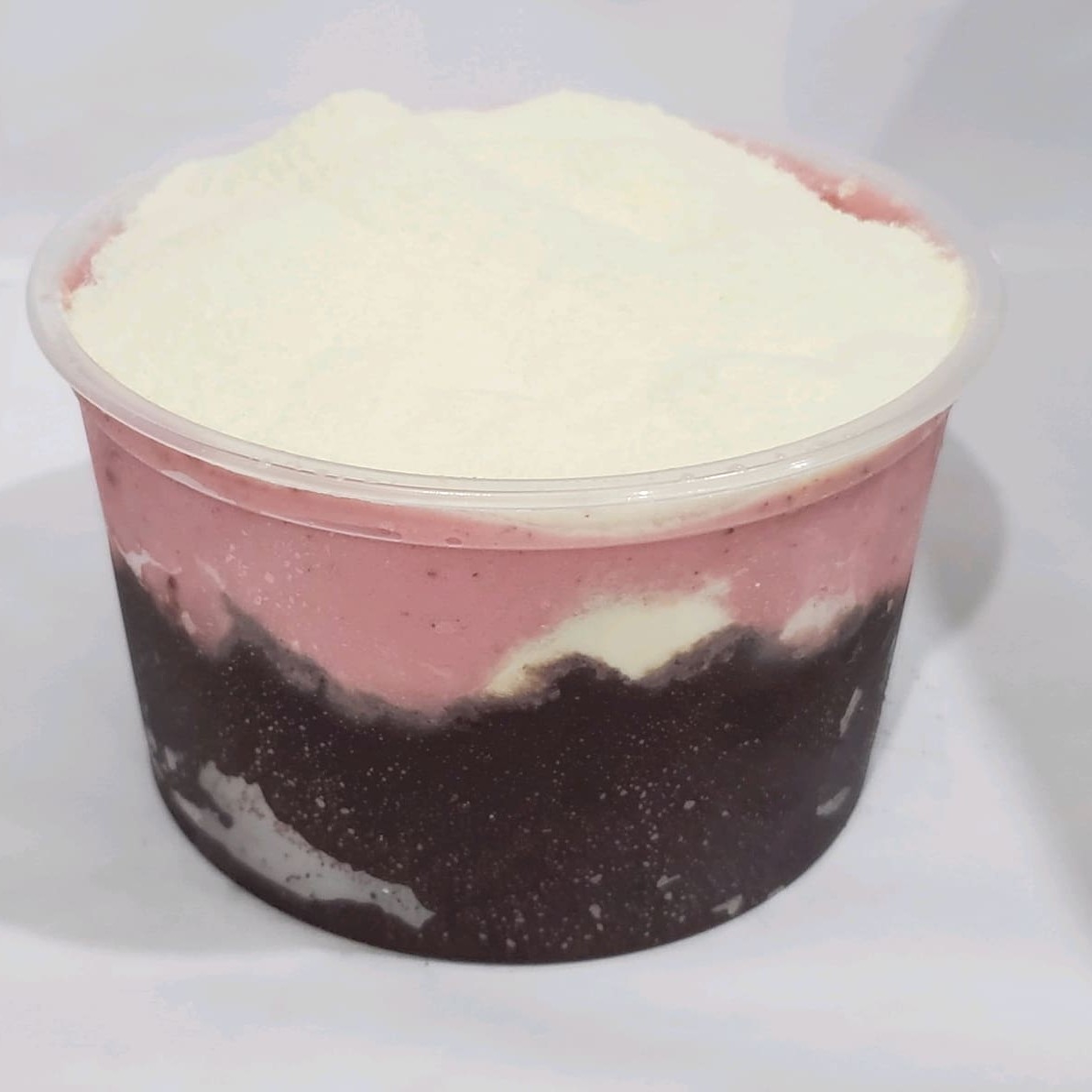 Neste valor está incluído: 2 caldas, 4 acompanhamentos. Os acompanhamentos e caldas são enviados na mesma tigela de açaí. Temos opções de ingredientes extra que vão separados. Enviamos na tigela (não é térmica).