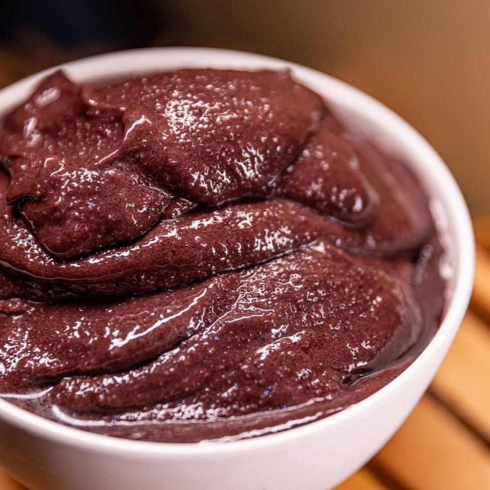 Açai temos opção de 300 e 500ml, pode ser batido com frutas