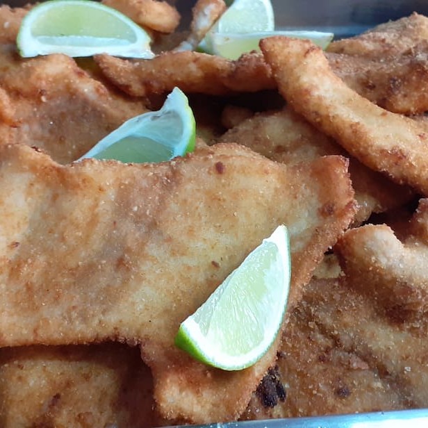 Arroz,feijão,batata frita e filé de peixe