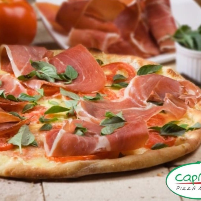 Nossa massa napoletana feita com farinha italiana 5 estagioni, seguindo as normas da Verace Pizza napoletana, bem assada no forno a 430º com leopard spots ( aqueles pontinhos pretos em volta da borda) Massa artesanal livre de ovos e lactose, feita massa de longa fermentação, (à partir de 48 horas) para melhor sabor, leveza e digestibilidade, nossa mussarela feita artesanalmente, usamos Catupiry Original, molho de tomate feitos com tomates pelati italianos, feita com os melhores e mais frescos ingredientes.