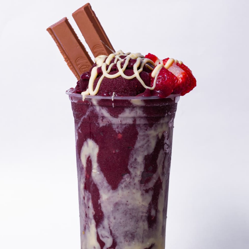 Açaí com um delicioso creme de Coco Branco. Simplesmente irresistível!