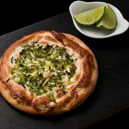 Feita com nossa massa única combinada a um delicioso chocolate branco e finalizada com raspinhas de limão. Com certeza, ela vai conquistar você na primeira mordida!