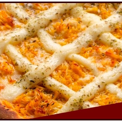 Molho, muçarela, frango desfiado e Catupiry