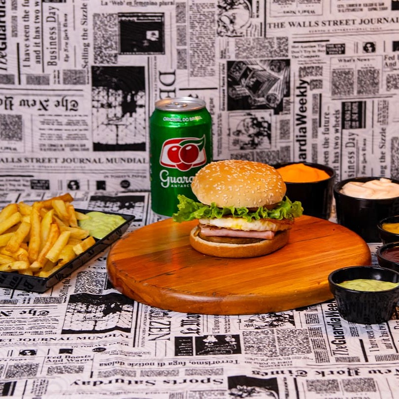 Hambúrguer + Batata pequena + refri lata 350ml  Pão, carne, presunto, ovo e salada