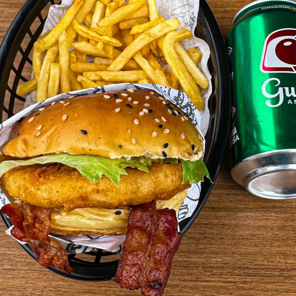 Hamburguer de frango+fritas+refrigerante lata 350ml