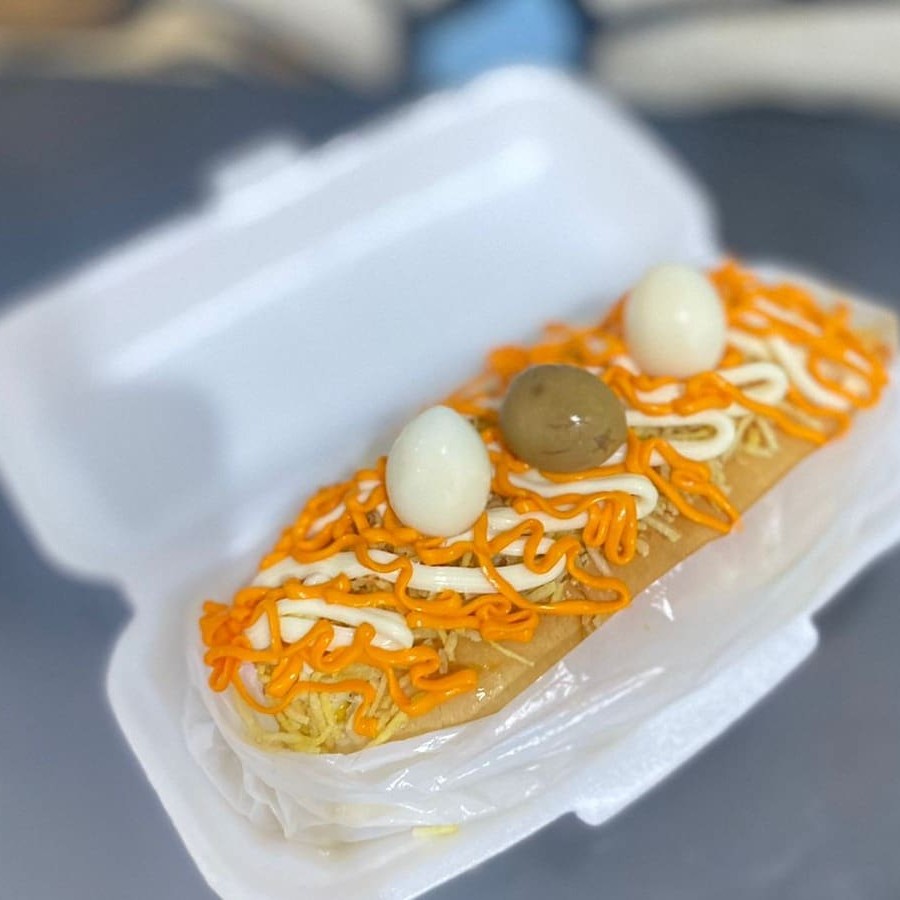 Milho, ervilha, ovo de codorna, queijo, presunto, batata palha, queijo ralado, cheddar, requeijão e azeitona.