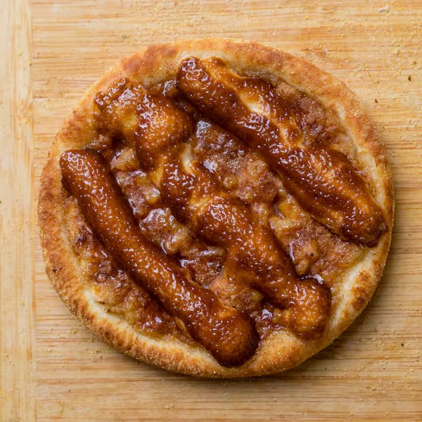 Abacaxi, açúcar, canela e chocolate branco forneável.