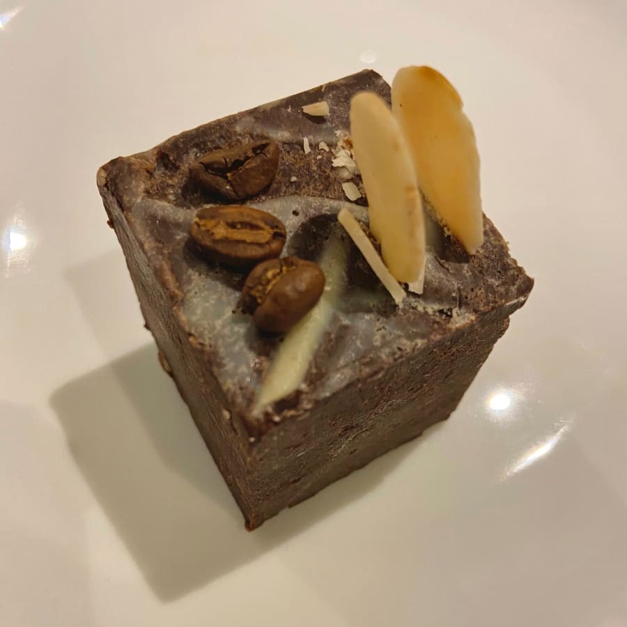 (35g) - *Contém açúcar, café, inhame, coco e amêndoas.