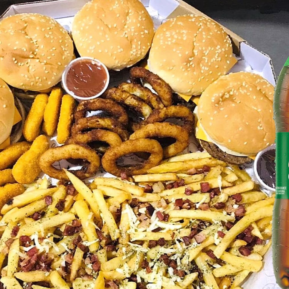 Este combo chegou para fazer a combinação perfeita para 5 pessoas!  5 burguer, nuggets, anéis de cebola empanadas, batata frita c/ calabresa defumada, mussarela derretida, com aquele delicioso aroma de orégano e molhos com Guaraná antárctica geladinho ou Pepsi.  Hmmm, Que delicia...   Enviamos O Refri Disponivel No Estoque.
