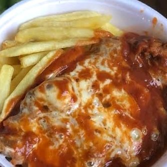 Acompanha: Arroz, Feijão e Farofa