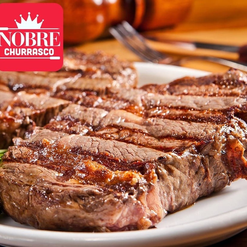 Acompanha arroz, feijão, farofa, vinagrete + 1 acompanhamento a sua escolha ( batata frita, batata corada, aipim frito, aipim cozido, salada de legumes ou salada de maionese.