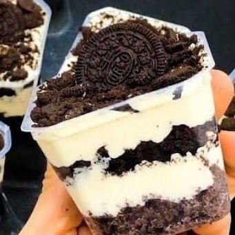 Nossa massa fofinha + delicioso recheio de Oreo. Uma ótima escolha para os apaixonados por esse delicioso biscoito. Todos os nossos doces são preparados na hora, 100% originais.