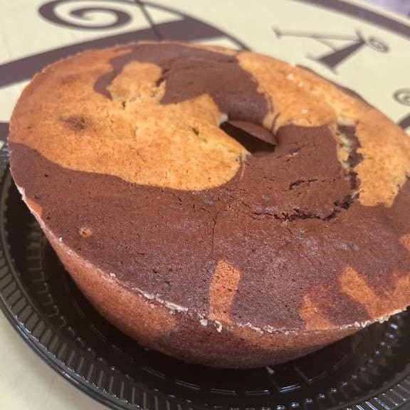 Massa branca e massa de chocolate 50 % cacau meio a meio. Aproximadamente 550gr.