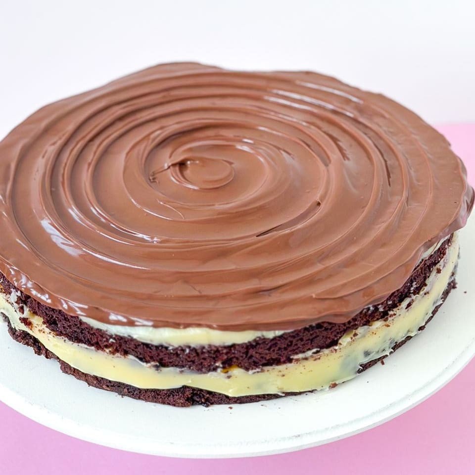 Sabe aquela torta que você fica babando? Nossa Torta Brownie com Ninho e muita Nutella, é simplesmente sensacional.  Serve 15 a 18 fatias, perfeita para sua comemoração.