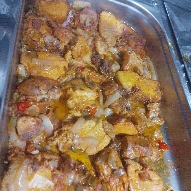 Arroz, Feijão, Macarrão, Abobrinha, refogado, Purê de batata, legumes e Saladas.+ Coca cola 290 ml