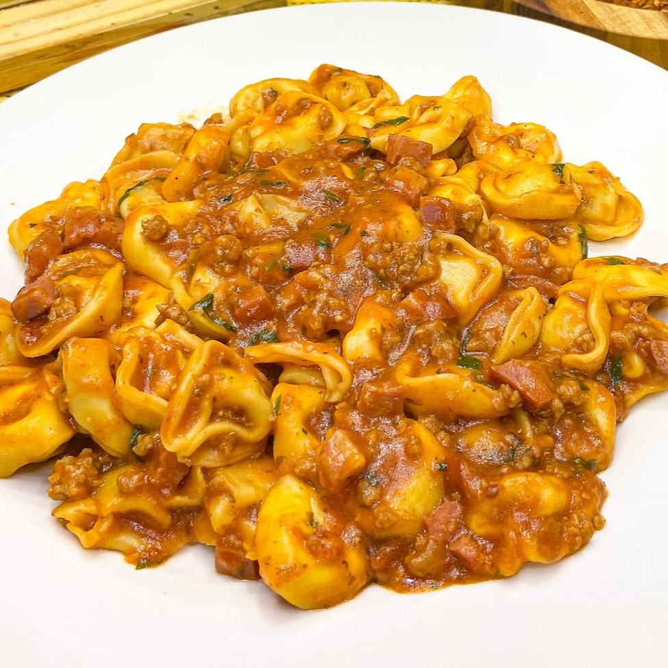 250g de massa de capelletti de frango + 2 conchas de molho a escolher + 8 ingredientes da sua preferência.