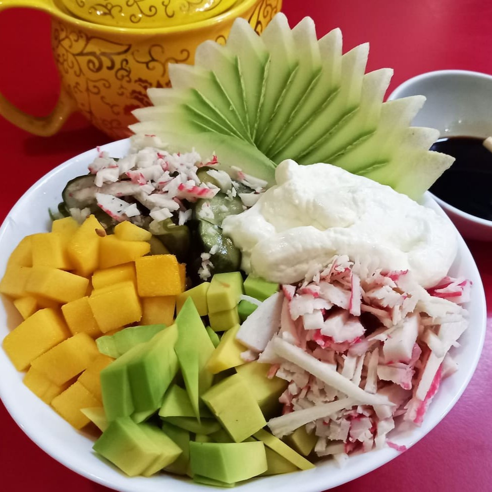 Gohan, Kani, Manga, Pepino, Abacate, Cream Cheese E Molho Shoyo Com Wasabi