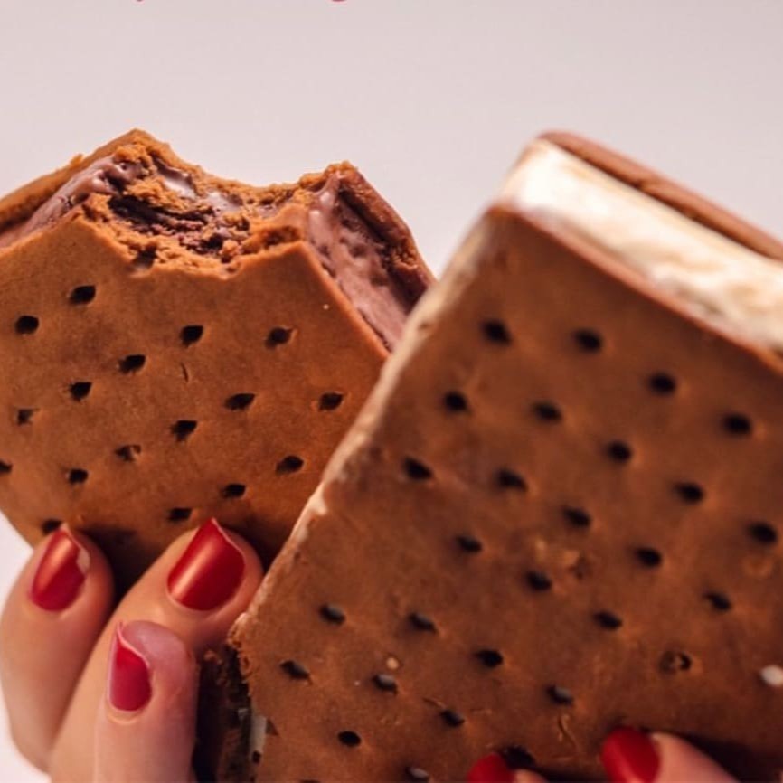 Delicioso biscoito recheado com sorvete italiano