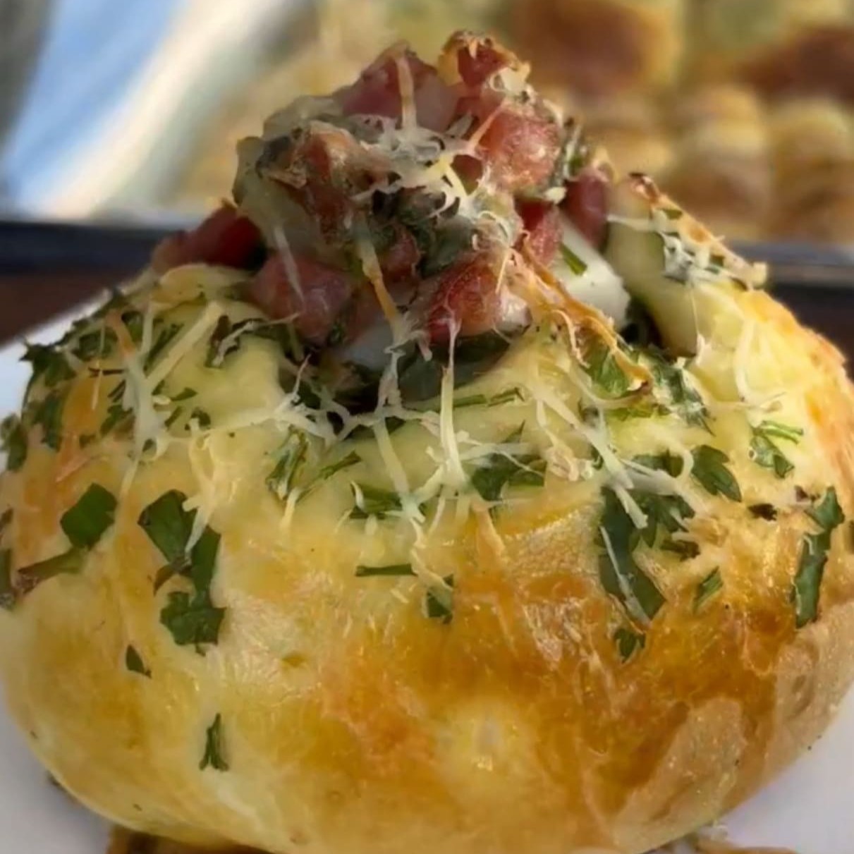 Cada sacadura é recheada de maneira generosa, proporcionando um lanche cheio de sabor em cada mordida. Perfeita para quem não abre mão de um recheio farto e delicioso!