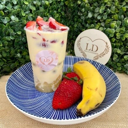 Deliciosamente preparada com muito Creme de Leite Ninho de verdade, Abacaxi, Uva sem caroço, Banana e Morangos frescos cuidadosamente selecionados. Montamos na Hora! . . . ###tags#### promoção promocao oferta desconto barato taxa gratis entrega grátis combo doce sobremesa bolo fatia brownie braune brauni browni nutela Nutella Ninho kitkat red velvet pistache geleia cenoura brigadeiro chocolate copo felicidade bombom cone trufado pai de mel pote pavê pudim cuscuz cookies tortas tortellete bolo vulcao vulcão salgado gourmet artesanal