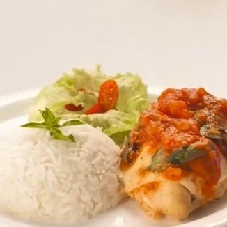 Frango A Parmegiana + Arroz + Feijão + Farofa + Salada De Alface/Cebola/Tomate ️