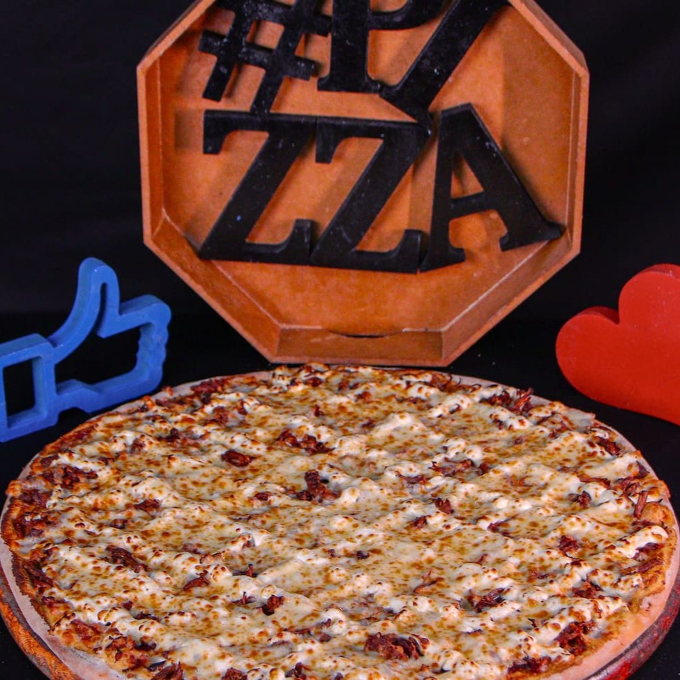 Molho da casa, mussarela, Couve, Carne Seca da Casa, Calabresa, Bacon, Alho Torrado, Azeite