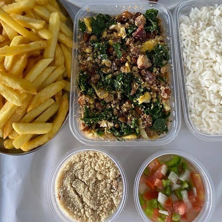 Acompanhamento porção: Arroz, Feijão Tropeiro, Batata Frita, Vinagrete e Farofa.
