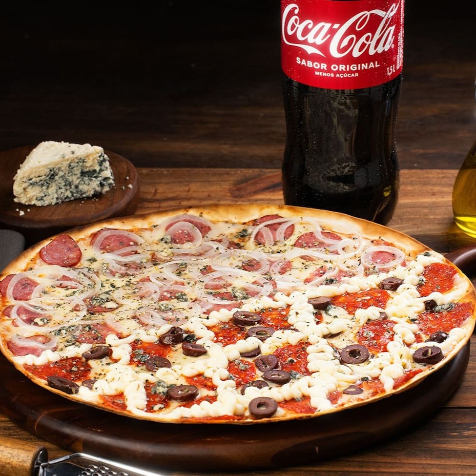 Escolha 1 Pizza Grande 35cm com até 2 sabores + 1 Refri de 1,5 L