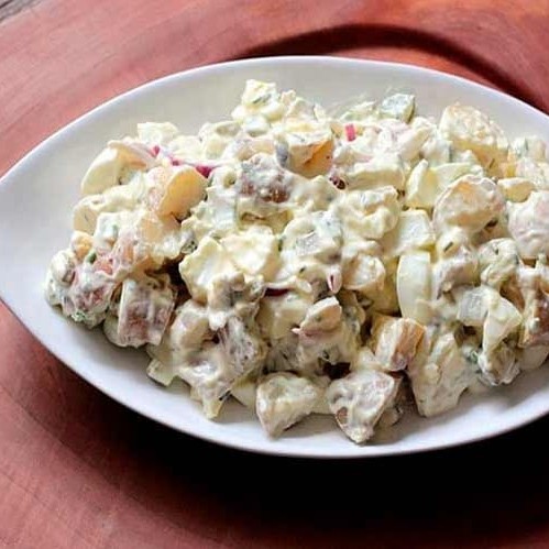 Batata, cenoura, ervilha e ovo de codorna ( Serve 3 a 4 pessoas )