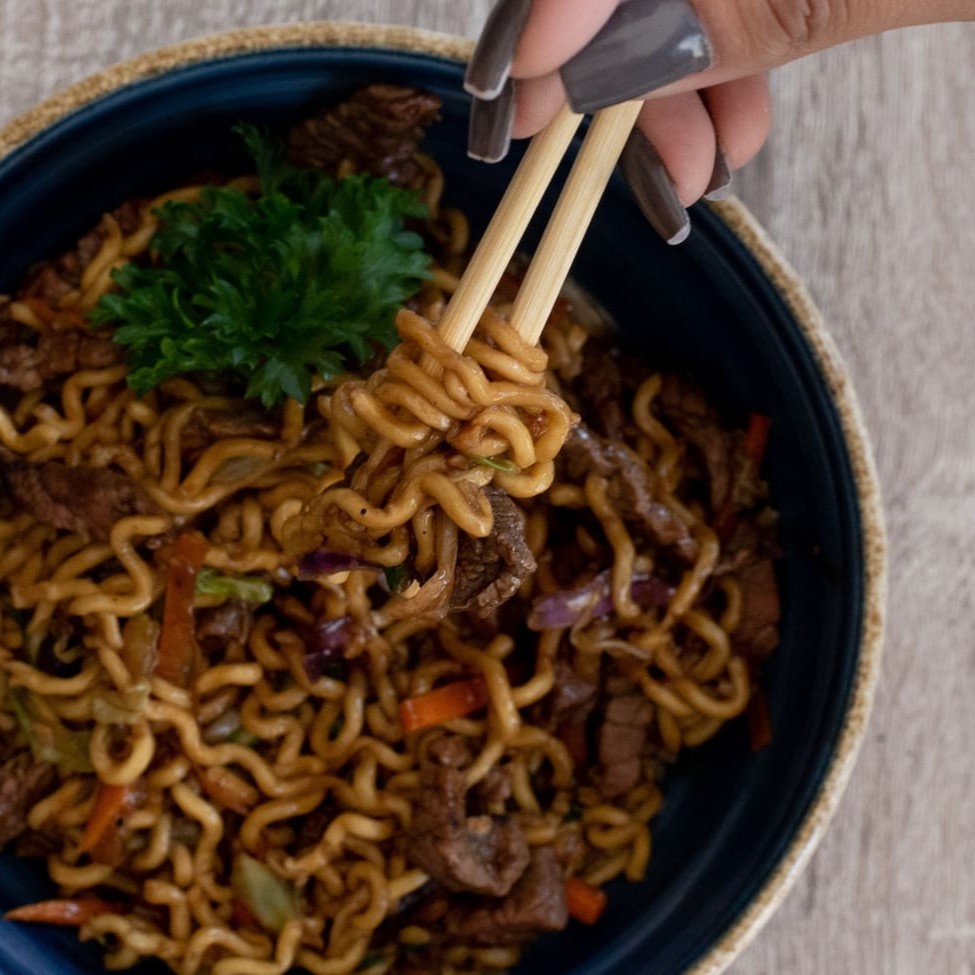 Combinação especial do nosso macarrão com carne e legumes