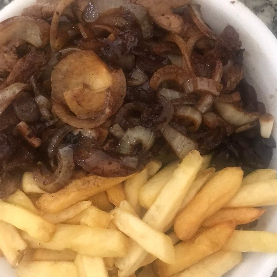 Frango, carne, linguiça, arroz, feijão e fritas