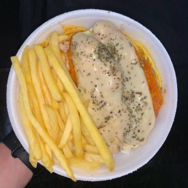 Almoço bom e barato: Filé de Frango à Parmegiana: Escolha Seus Acompanhamentos