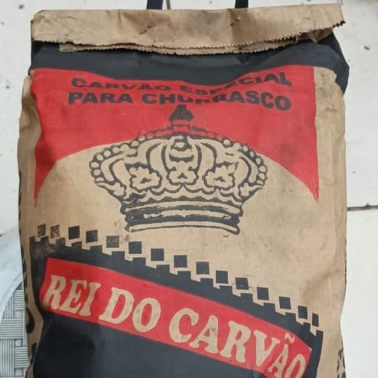 Carvão vegetal para churrasco. 2.500k