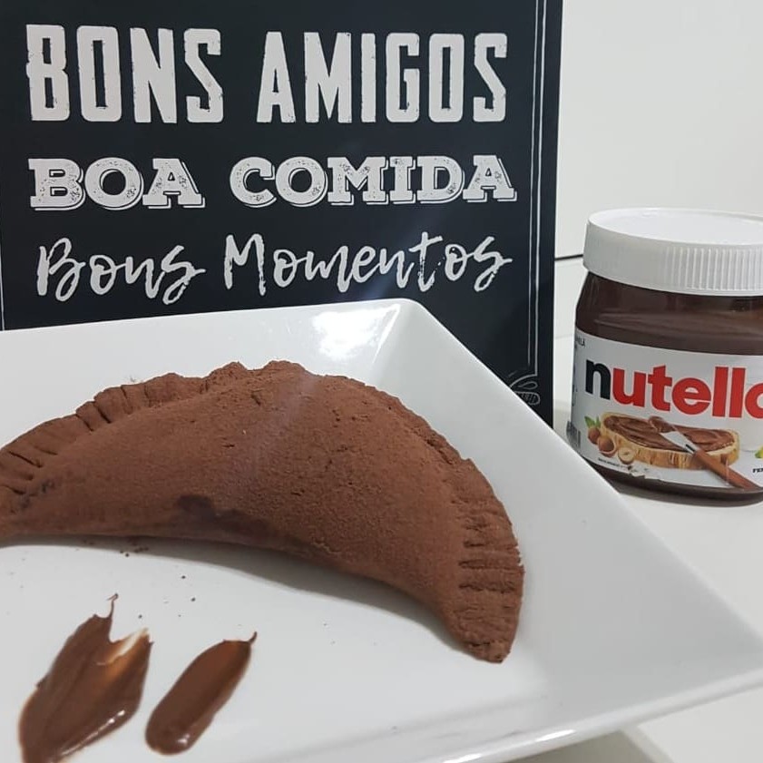 Pastel de massa artesanal de chocolate de 15cm, recheado com Nuetella