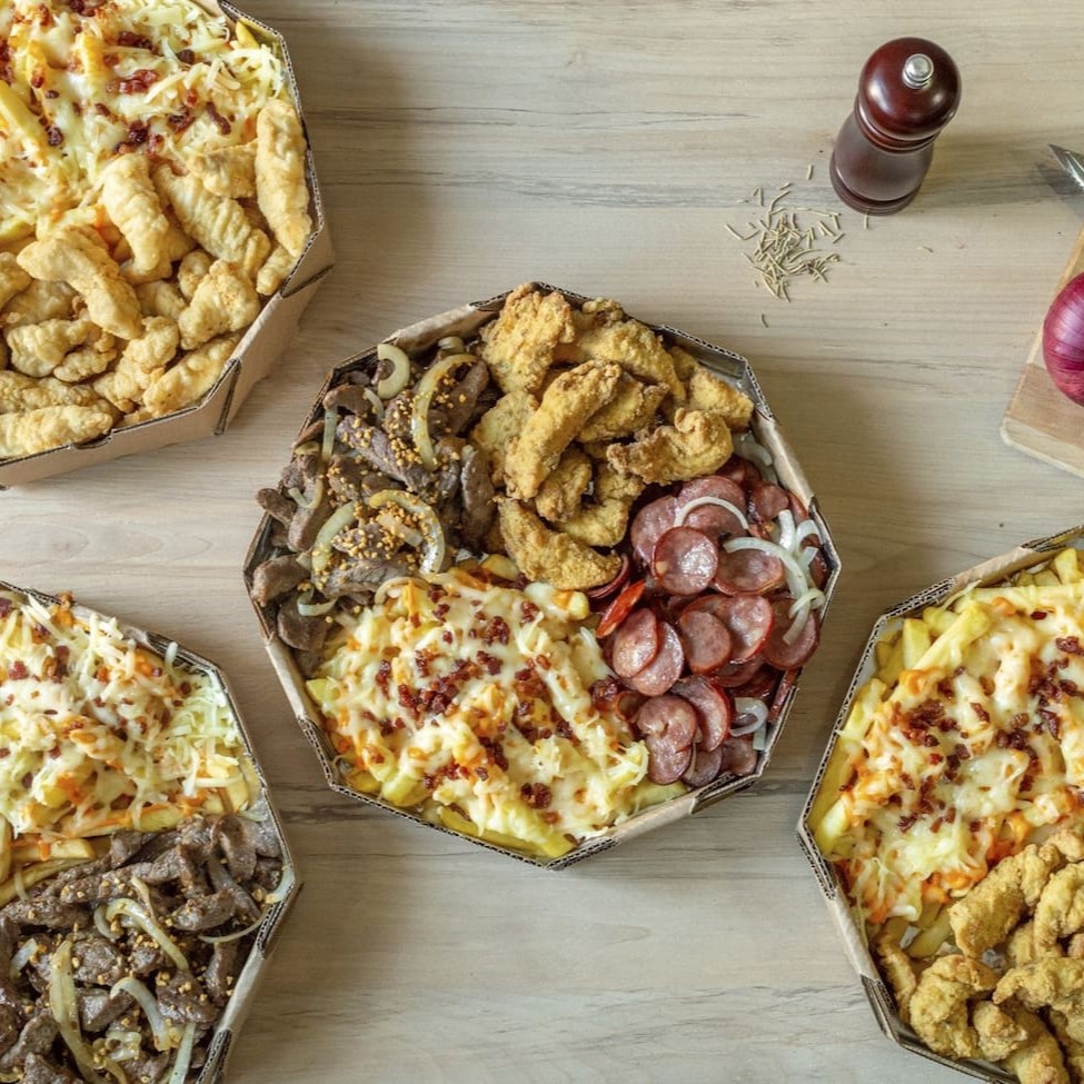 Monte seu combo favorito escolhendo 3 petiscos suculentos e crocantes, perfeitos para compartilhar e saborear com quem você quiser!