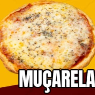 Combo Pizza Broto de Muçarela + Refrigerante 1,5l  Desfrute da combinação perfeita com nossa Pizza Broto de 25cm - Muçare.a, feita com uma massa crocante, molho especial e queijo muçarela derretido. Para completar, um refrescante Refrigerante de 1,5 litros. Ideal para uma refeição prática e saborosa!